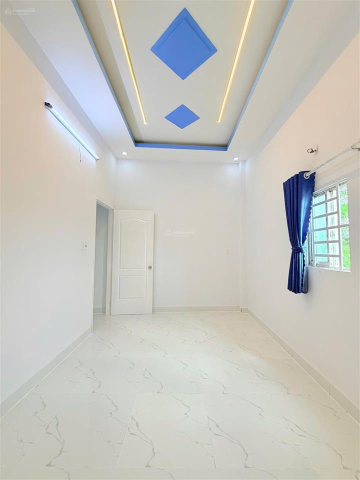 Chính chủ cần bán gấp căn nhà gần vinhome hóc môn , giá 895tr còn thương lượng