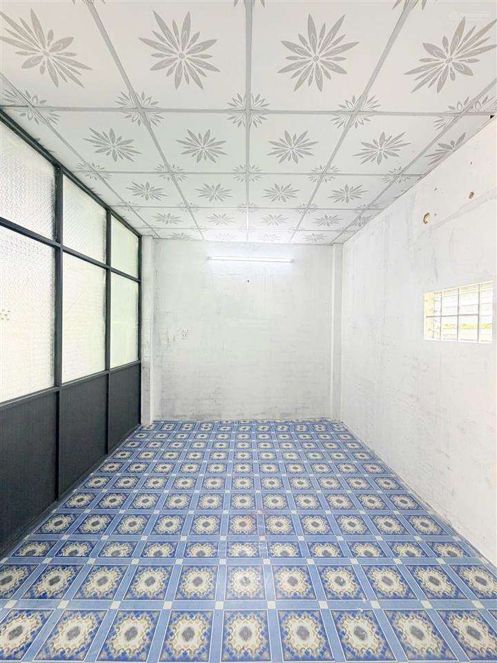 Chủ kẹt tiền cần bán gấp căn nhà giá mềm khu dân cư đông 645tr , đất thổ cư 100%