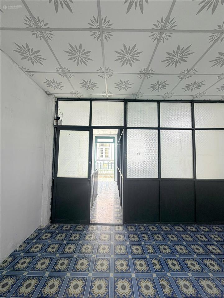 Chủ kẹt tiền cần bán gấp căn nhà giá mềm khu dân cư đông 645tr , đất thổ cư 100%