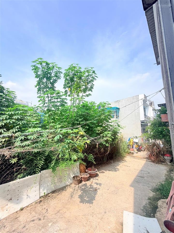 Chủ kẹt tiền cần bán gấp căn nhà giá mềm khu dân cư đông 645tr , đất thổ cư 100%