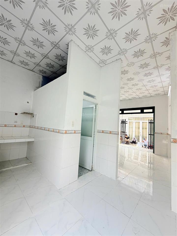 Chủ kẹt tiền cần bán gấp căn nhà giá mềm khu dân cư đông 645tr , đất thổ cư 100%