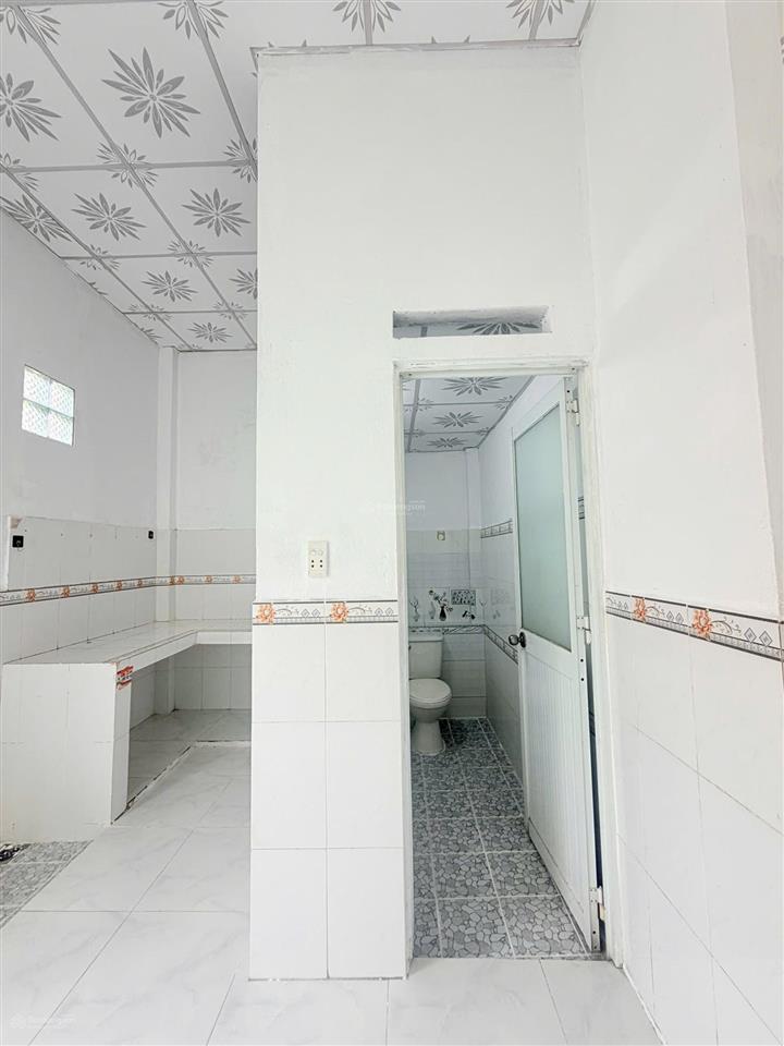 Chủ kẹt tiền cần bán gấp căn nhà giá mềm khu dân cư đông 645tr , đất thổ cư 100%