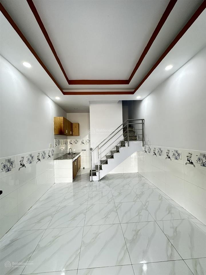 Chính chủ cần bán gấp căn nhà 32m2 full thổ cư , kết cấu 1 trệt 1 lầu kdc đông 625tr bao hết thuế