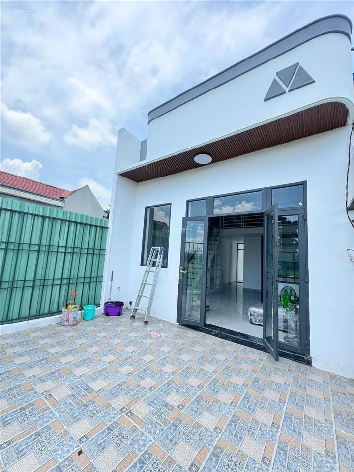 Chủ gửi bán gấp nhà full nội thất gần vingroup hóc môn shr ngân hàng hỗ trợ 50%