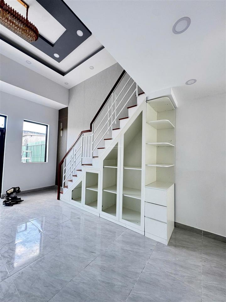 Chủ gửi bán gấp nhà full nội thất gần vingroup hóc môn shr ngân hàng hỗ trợ 50%