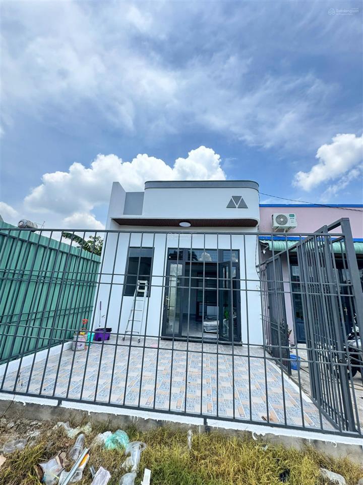 Chủ gửi bán gấp nhà full nội thất gần vingroup hóc môn shr ngân hàng hỗ trợ 50%