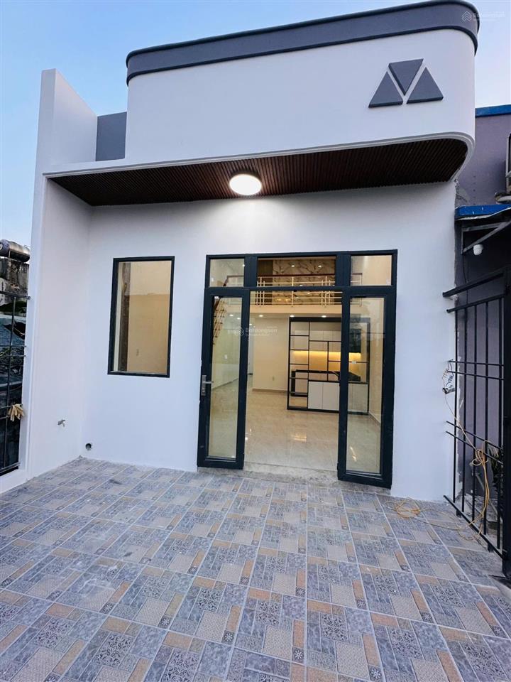 Nhà shr gần mặt tiền đường 824 kdc đông đúc dt 5x17=85m2 full thổ cư có hỗ trợ bank