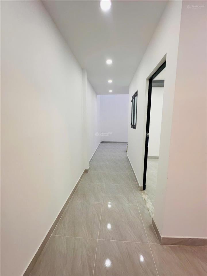 Nhà shr gần mặt tiền đường 824 kdc đông đúc dt 5x17=85m2 full thổ cư có hỗ trợ bank