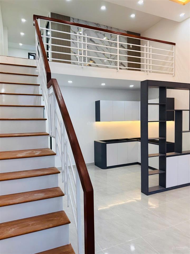 Nhà shr gần mặt tiền đường 824 kdc đông đúc dt 5x17=85m2 full thổ cư có hỗ trợ bank