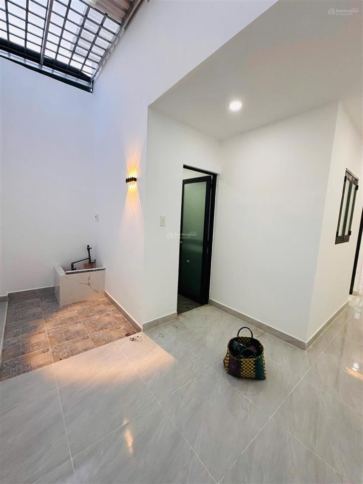 Nhà shr gần mặt tiền đường 824 kdc đông đúc dt 5x17=85m2 full thổ cư có hỗ trợ bank