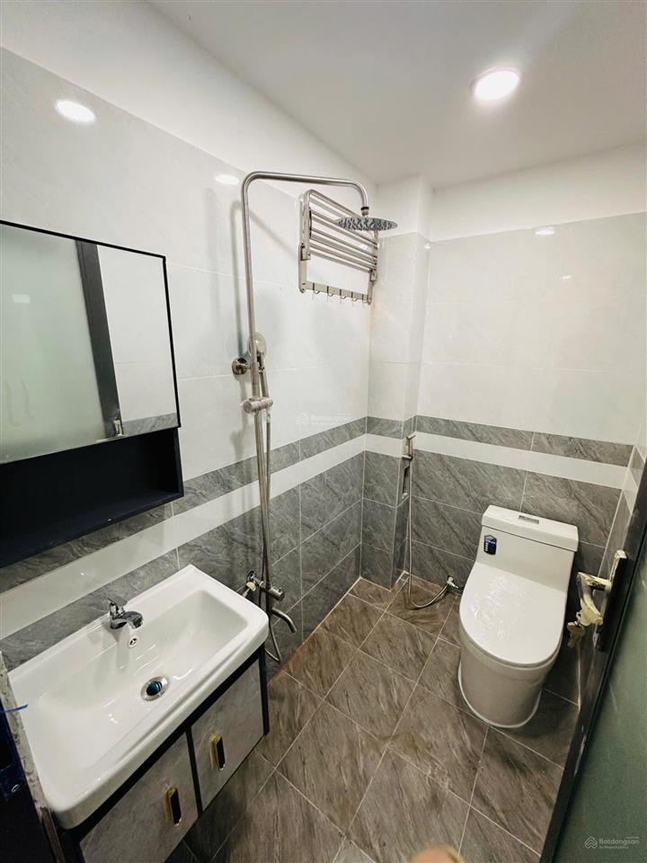 Nhà shr gần mặt tiền đường 824 kdc đông đúc dt 5x17=85m2 full thổ cư có hỗ trợ bank