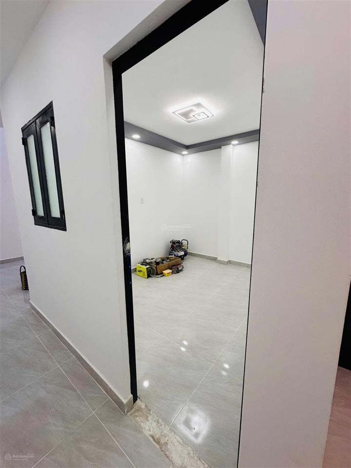 Nhà shr gần mặt tiền đường 824 kdc đông đúc dt 5x17=85m2 full thổ cư có hỗ trợ bank