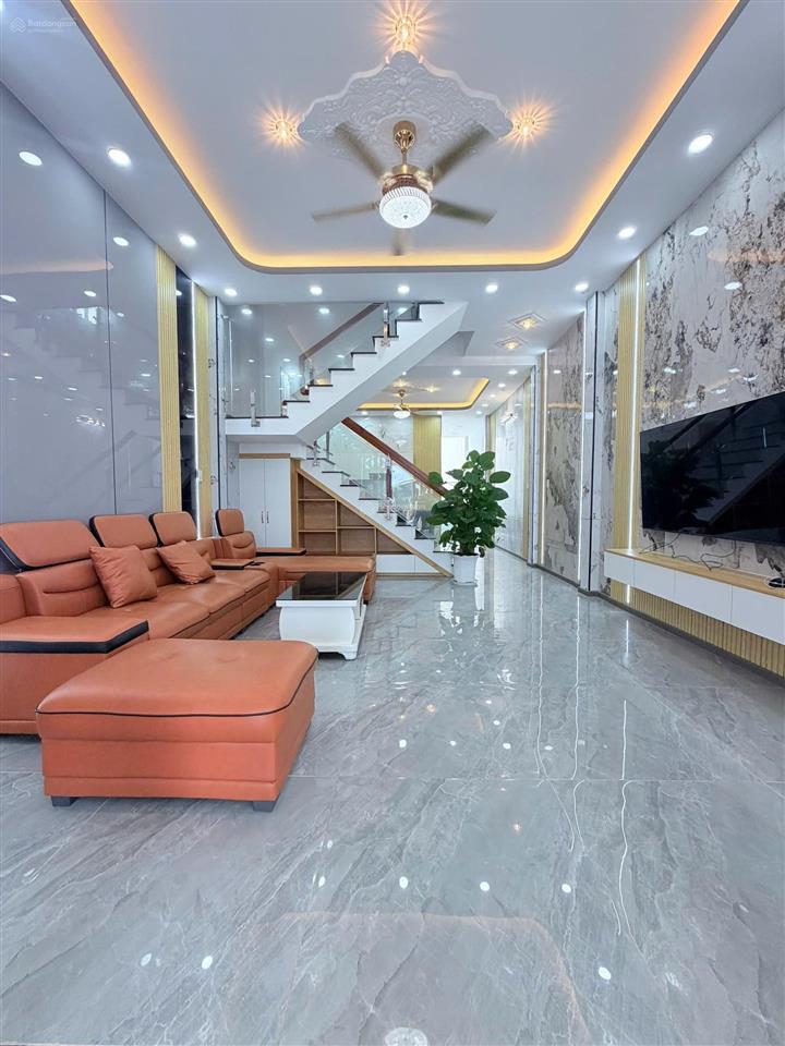 Chính chủ cần bán gấp nhà đẹp 5x25, ô tô ngủ trong nhà