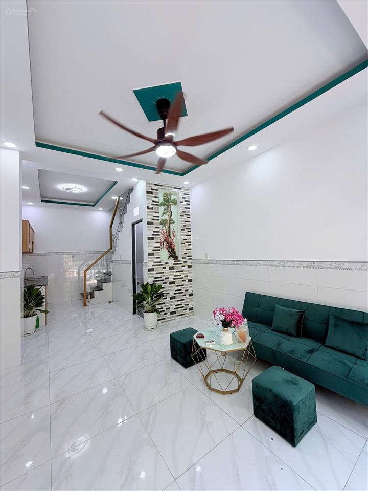 *chính chủ bán gấp nhà đẹp gần cầu lớn hóc môn** **chỉ 795 triệu bao hết thuế phí ra sổ**