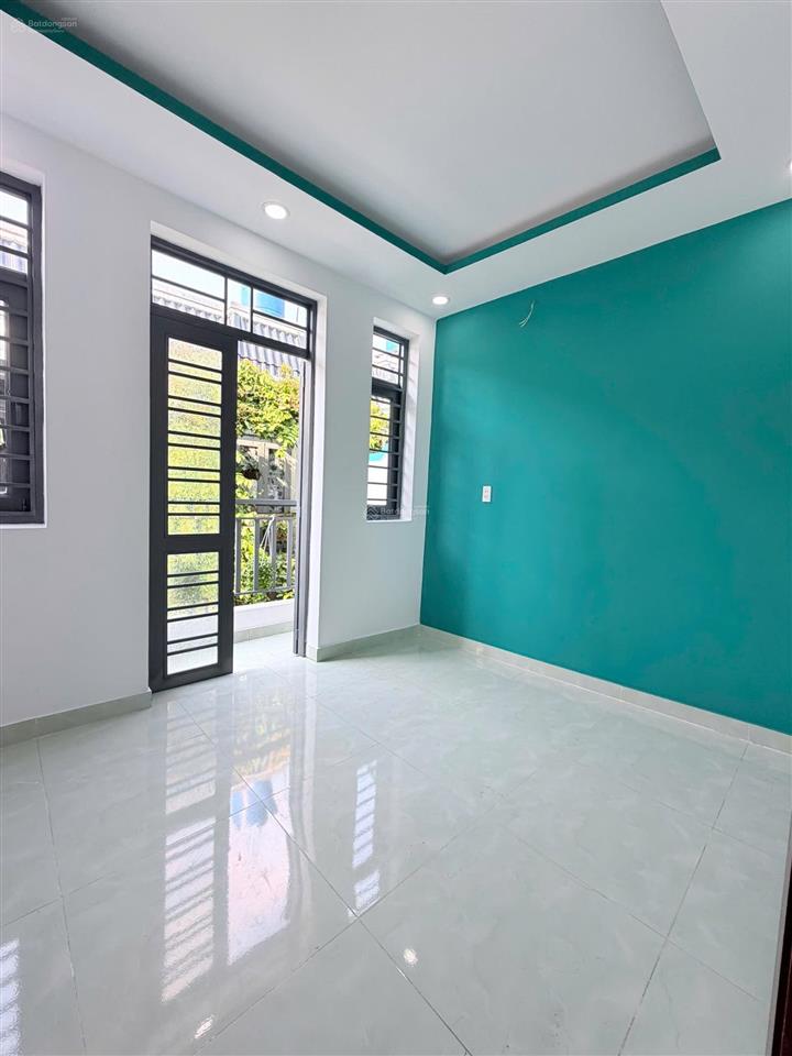 *chính chủ bán gấp nhà đẹp gần cầu lớn hóc môn** **chỉ 795 triệu bao hết thuế phí ra sổ**