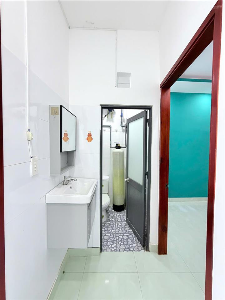 *chính chủ bán gấp nhà đẹp gần cầu lớn hóc môn** **chỉ 795 triệu bao hết thuế phí ra sổ**