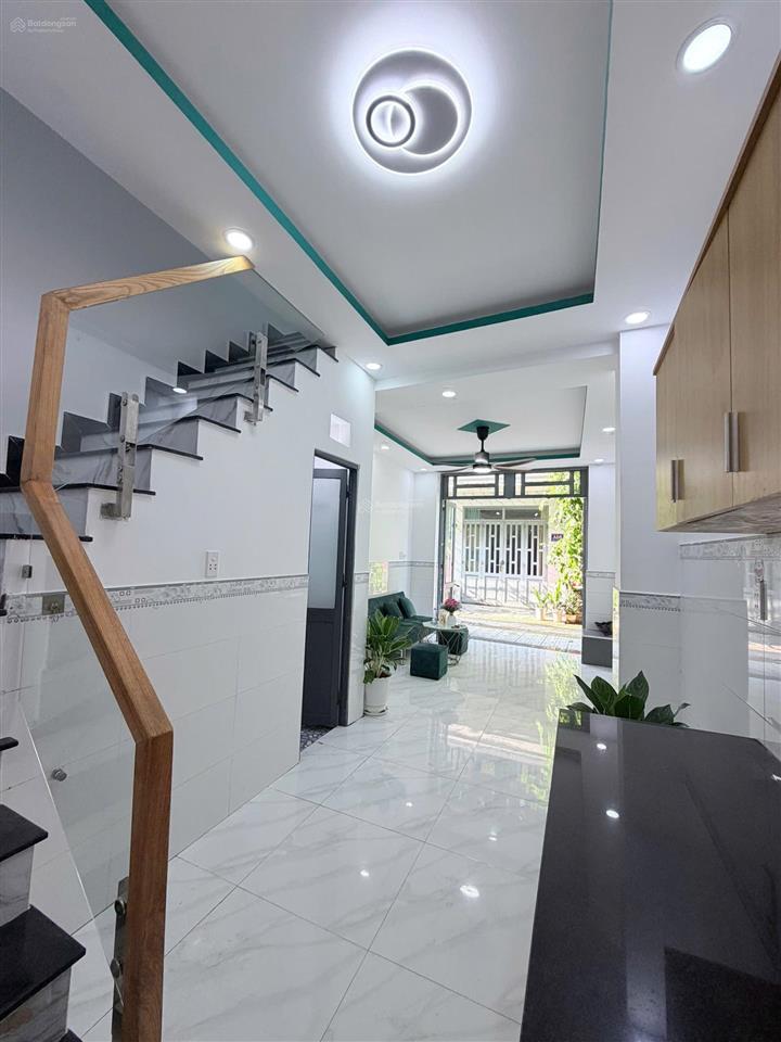 *chính chủ bán gấp nhà đẹp gần cầu lớn hóc môn** **chỉ 795 triệu bao hết thuế phí ra sổ**
