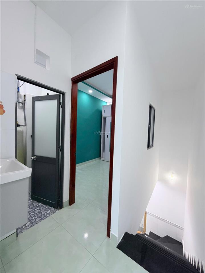 *chính chủ bán gấp nhà đẹp gần cầu lớn hóc môn** **chỉ 795 triệu bao hết thuế phí ra sổ**