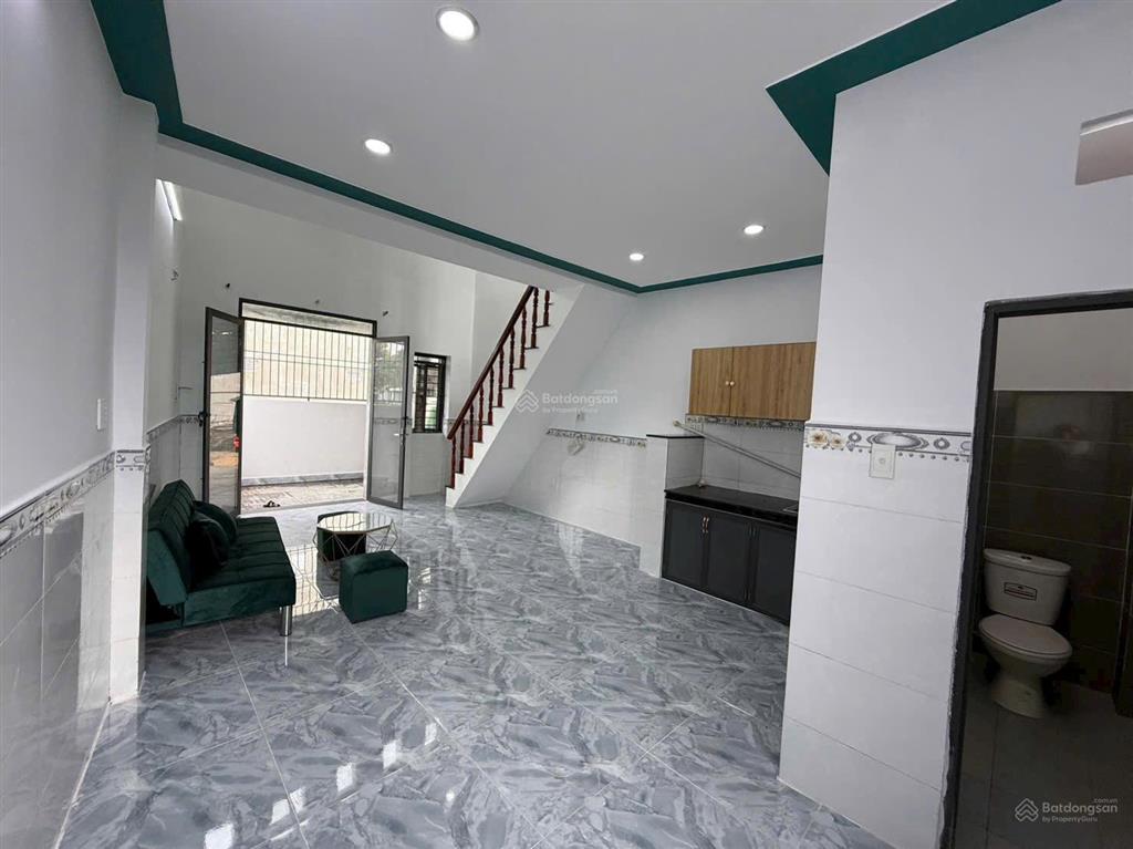 *chính chủ bán gấp nhà gần cầu lớn hóc môn* *chỉ 595 triệu bao hết thuế phí ra sổ*