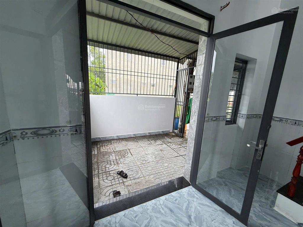 *chính chủ bán gấp nhà gần cầu lớn hóc môn* *chỉ 595 triệu bao hết thuế phí ra sổ*