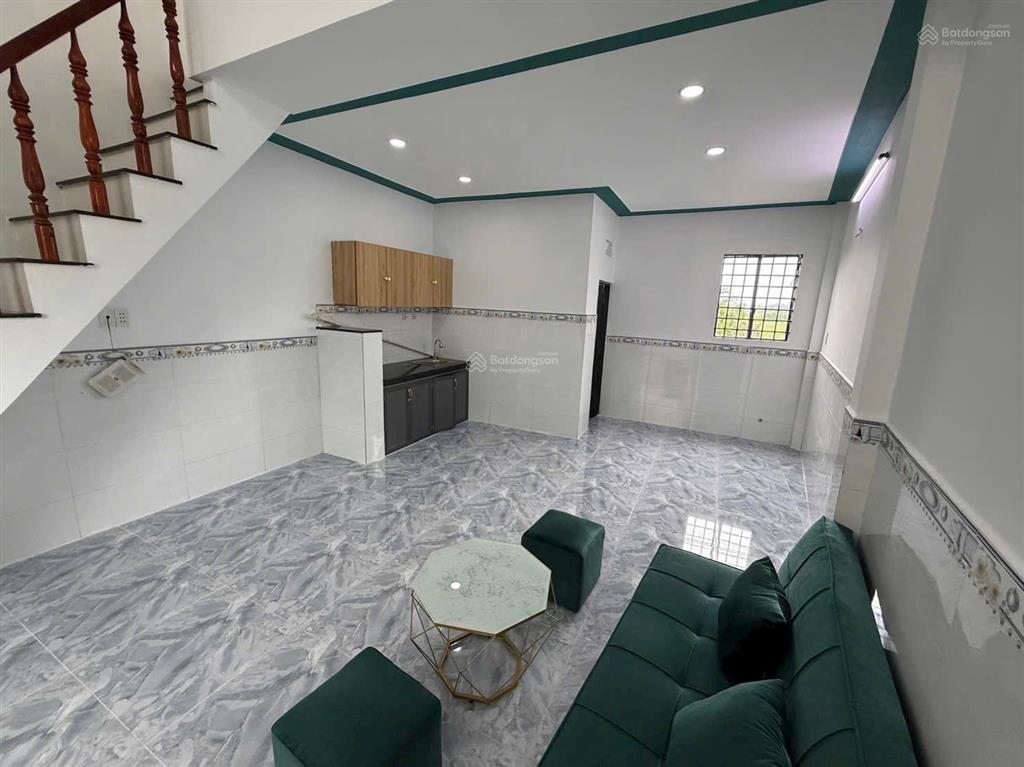 *chính chủ bán gấp nhà gần cầu lớn hóc môn* *chỉ 595 triệu bao hết thuế phí ra sổ*