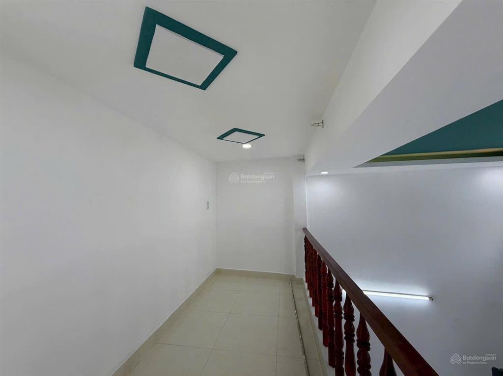 *chính chủ bán gấp nhà gần cầu lớn hóc môn* *chỉ 595 triệu bao hết thuế phí ra sổ*