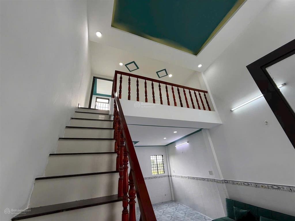 *chính chủ bán gấp nhà gần cầu lớn hóc môn* *chỉ 595 triệu bao hết thuế phí ra sổ*