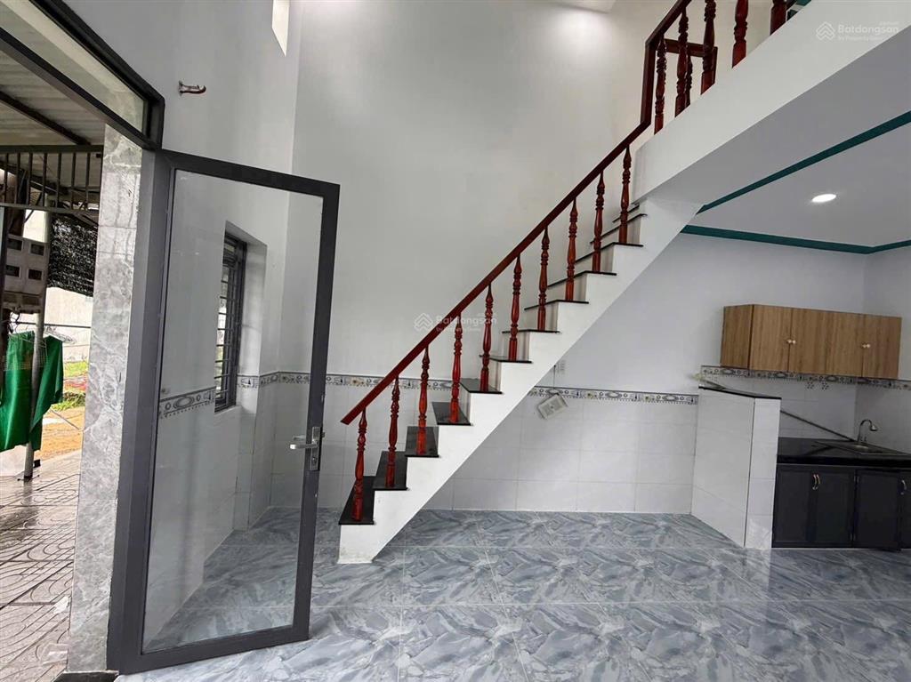 *chính chủ bán gấp nhà gần cầu lớn hóc môn* *chỉ 595 triệu bao hết thuế phí ra sổ*