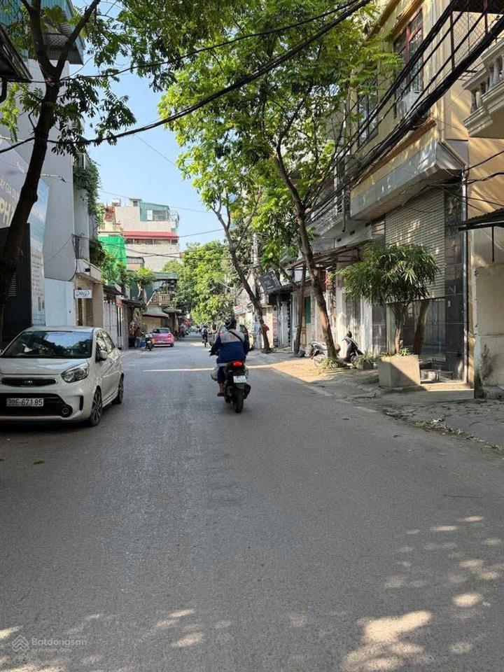 Bán gấp 649 lĩnh nam. 95m. 2 tầng. mt 5m. giá 23 tỷ. sổ đẹp. 3 ô tô chánh. không quy hoạch.