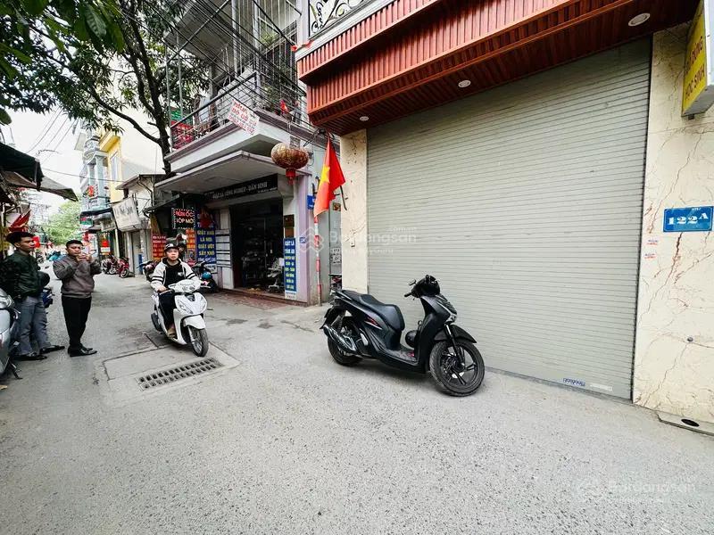 Bán gấp mp đông thiên vĩnh hưng. 35m. 5 tầng. giá 9,9 tỷ. có bớt. kinh doanh sầm uất.