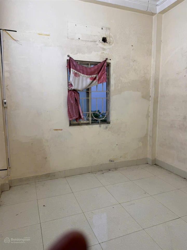 Bán gấp 126 nam dư. 38m. 5 tầng. mt 3,3m. giá 8,9 tỷ. ô tô đỗ cửa. sổ vuông đẹp. không quy hoạch.