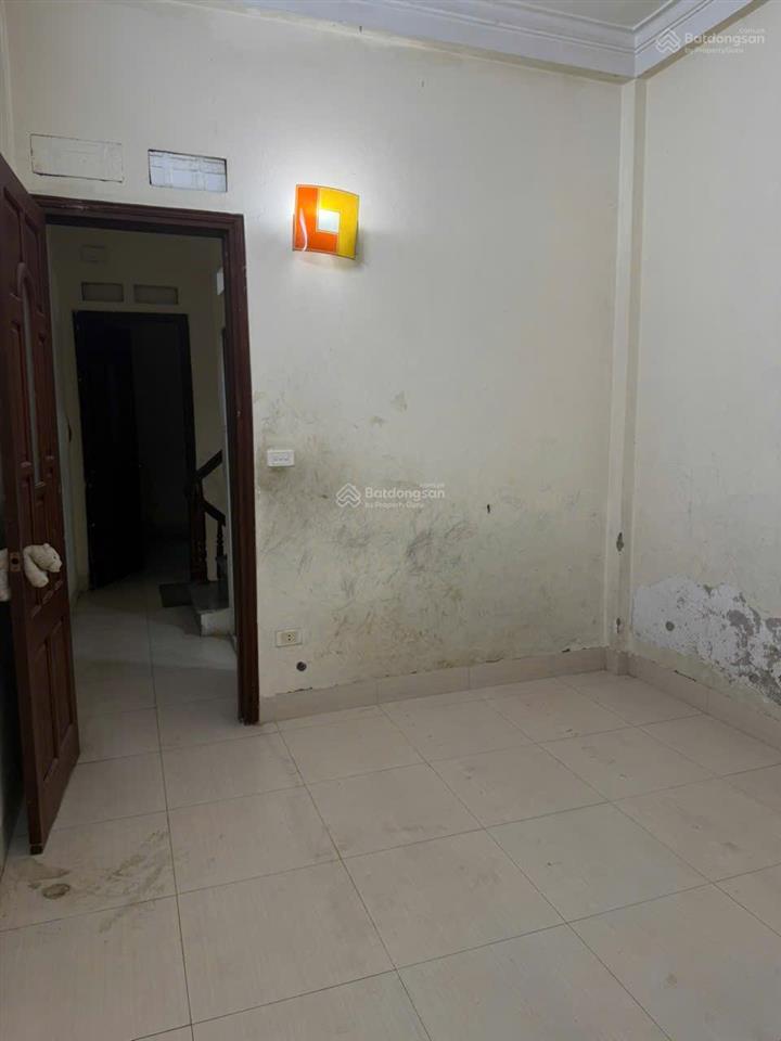 Bán gấp 126 nam dư. 38m. 5 tầng. mt 3,3m. giá 8,9 tỷ. ô tô đỗ cửa. sổ vuông đẹp. không quy hoạch.