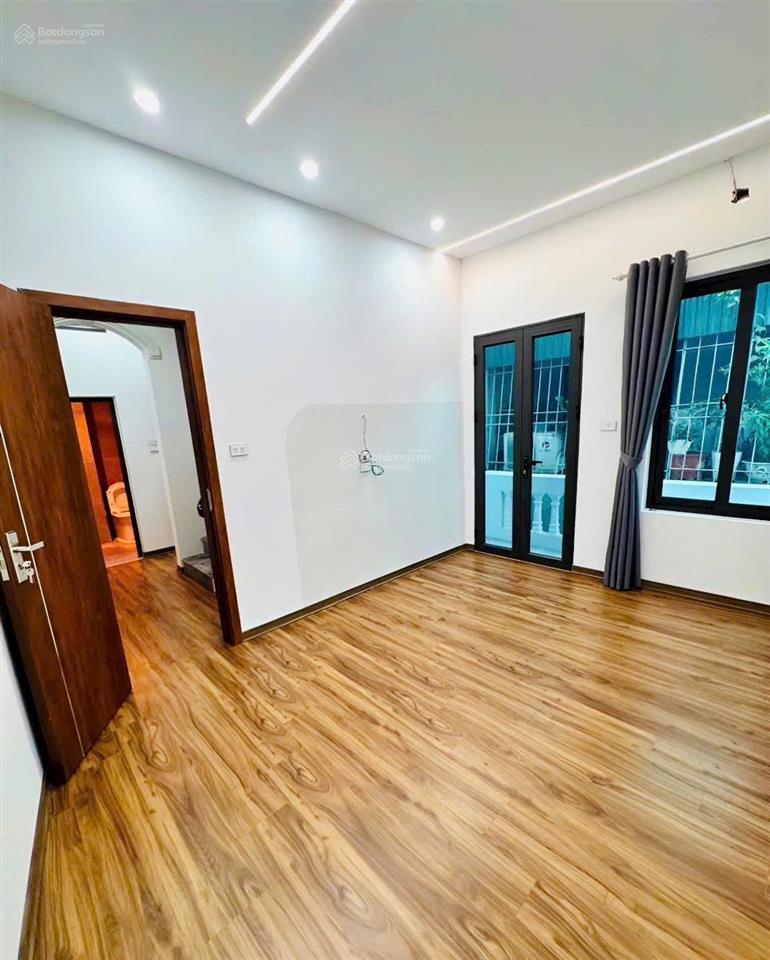 Bán gấp 140 đông thiên  vĩnh hưng. 35m2. 4 tầng. giá 4,6 tỷ. ngõ nông rộng thoáng