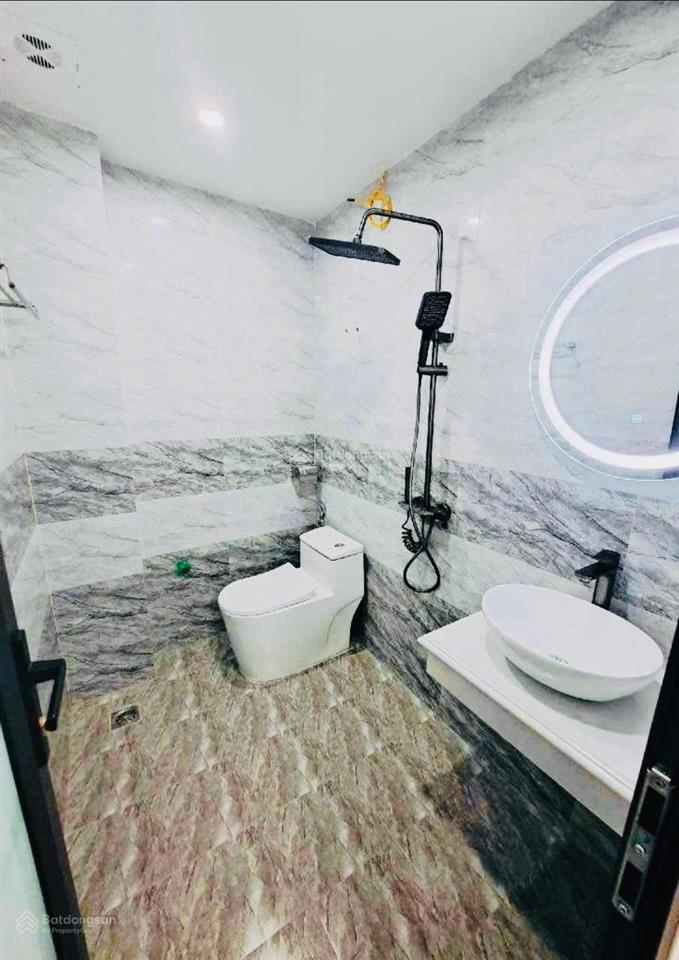 Bán gấp mp ngũ nhạc  hà nội. 60m. 5 tầng. giá 15 tỷ. ô tô chánh . lô góc. nhà như hình. thang máy