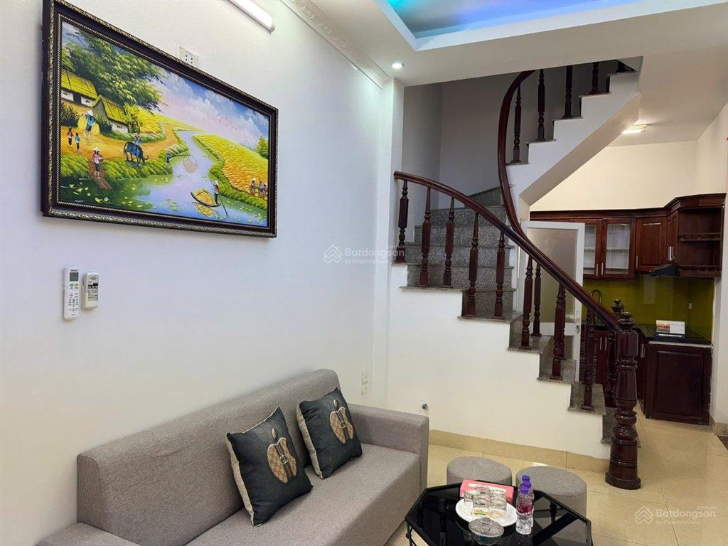 Bán gấp 221 vĩnh hưng  hà nội.
30m. 5 tầng. giá 6,6 tỷ. sổ vuông đẹp. full nội thất.