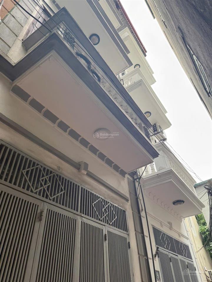 Bán gấp 140 đông thiên  vĩnh hưng. 27m. 4 tầng. giá 5,2 tỷ. ô tô đỗ cổng. sổ vuông đẹp