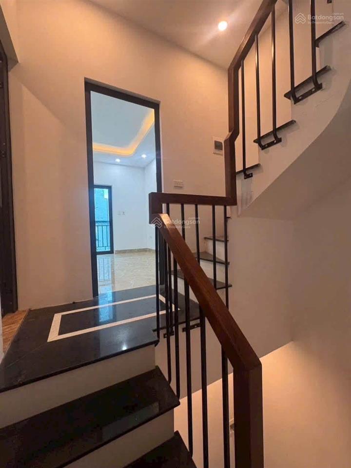 Bán gấp 76 vĩnh hưng  hà nội. 40m2. 4 tầng. giá 6,9 tỷ. ô tô đỗ cổng. nhà đẹp như hình