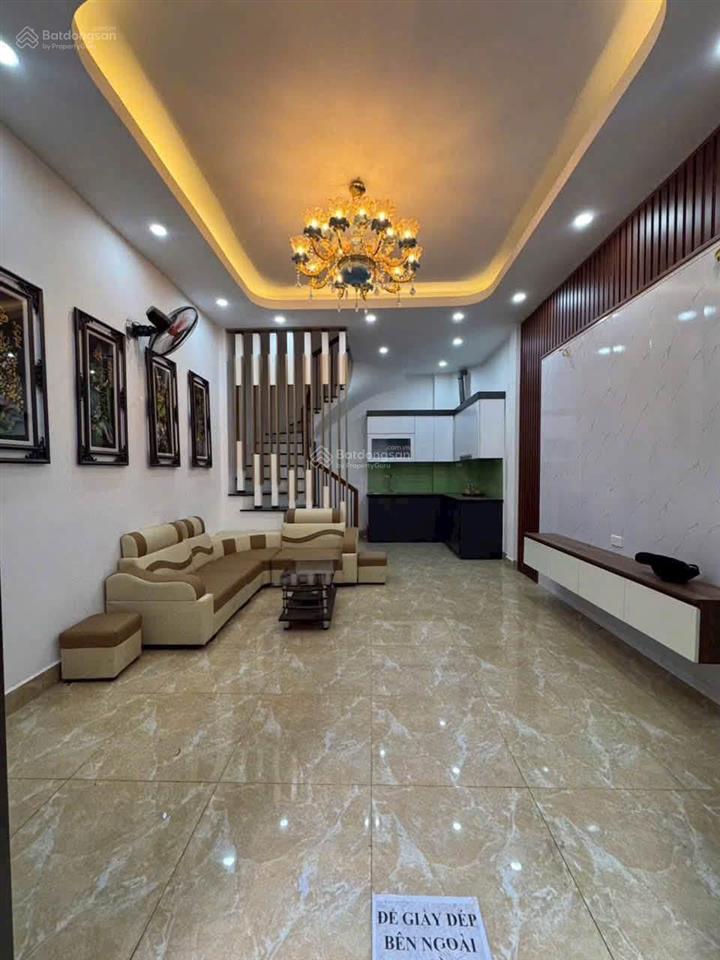 Bán gấp 76 vĩnh hưng  hà nội. 40m2. 4 tầng. giá 6,9 tỷ. ô tô đỗ cổng. nhà đẹp như hình