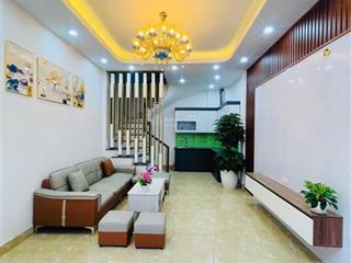 Bán gấp 76 vĩnh hưng  hà nội. 40m. 4 tầng. giá 7,4 tỷ. ô tô đỗ cổng. nhà đẹp như hình.
