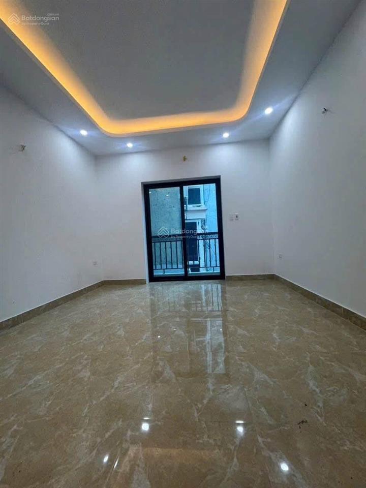 Bán gấp 76 vĩnh hưng  hà nội. 40m2. 4 tầng. giá 6,9 tỷ. ô tô đỗ cổng. nhà đẹp như hình