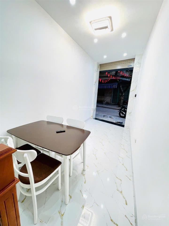 Bán nhà phân lô tam trinh  hoàng mai. 20m2 4 tầng. 5,25 tỷ. sổ đẹp. không quy hoạch. vỉa hè rộng