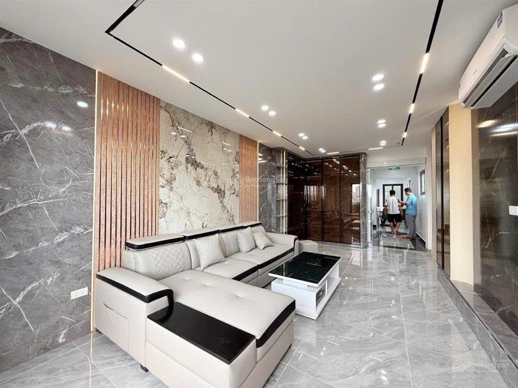 Bán gấp 15 lĩnh nam  hà nội. 65m². 7 tầng. giá hơn 20 tỷ. 3 ô tô tránh. không quy hoạch