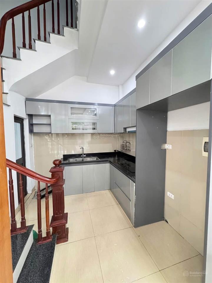 Bán nhà phố đông thiên  hà nội. 35m2 5 tầng. mt 4m. lô góc. giá 9,3 tỷ. ô tô tránh. kinh doanh