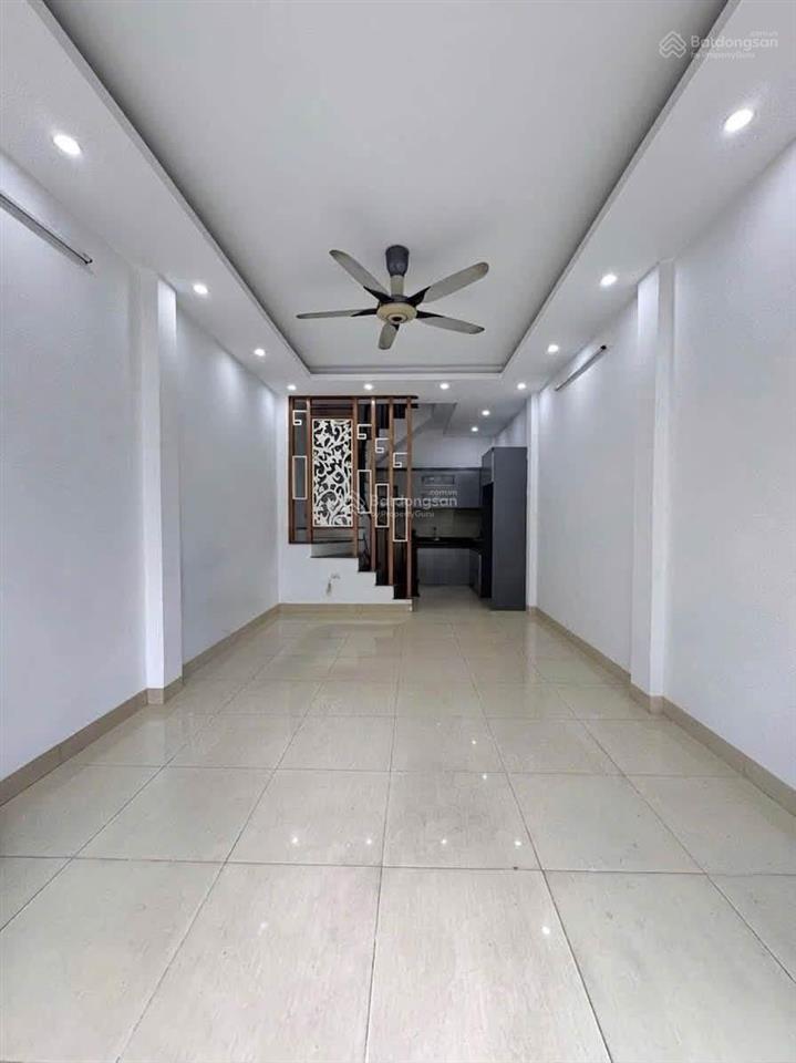 Bán nhà phố đông thiên  hà nội. 35m2 5 tầng. mt 4m. lô góc. giá 9,3 tỷ. ô tô tránh. kinh doanh