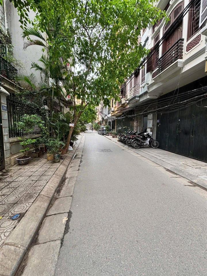 Bán nhà phân lô lạc trung  hai bà trưng. 50m 8 tầng. giá 28 tỷ. sổ vuông đẹp.