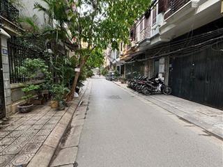 Bán nhà phân lô lạc trung  hai bà trưng. 50m 8 tầng. giá 28 tỷ. sổ vuông đẹp.