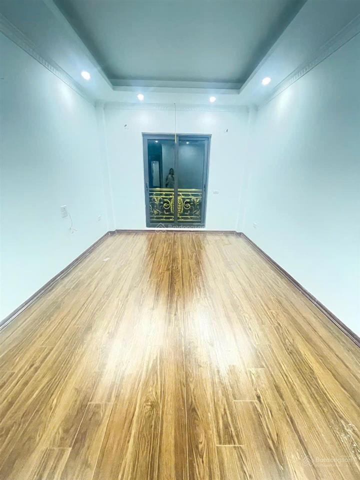 Cho thuê nhà thúy lĩnh  lĩnh nam. 60m2. 5 tầng. 6 phòng ngủ. thang máy. giá 13,5tr/th