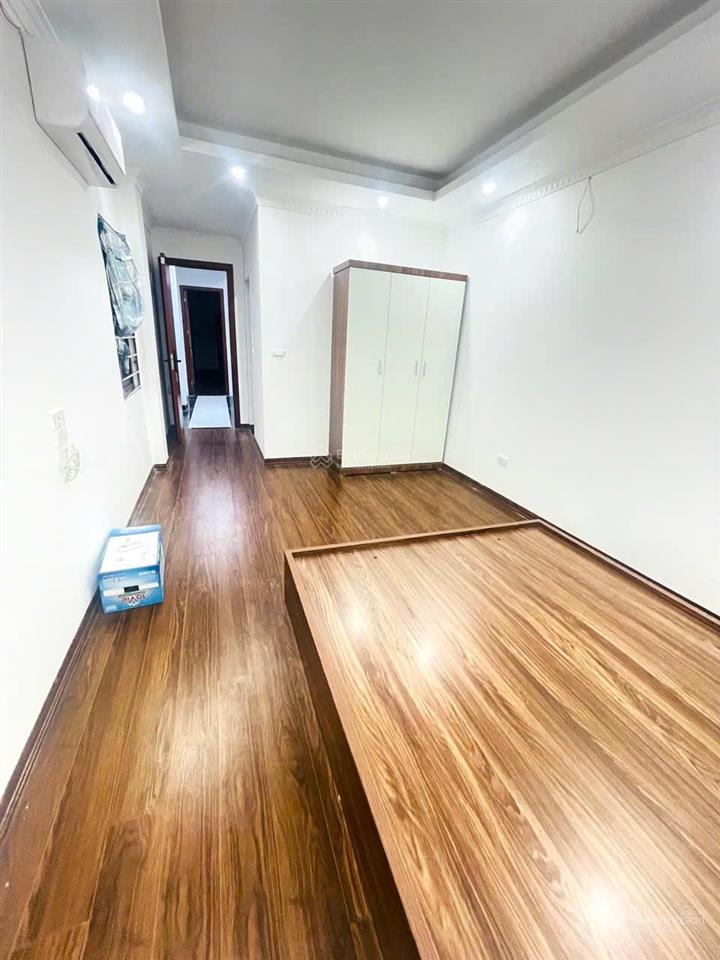 Cho thuê nhà thúy lĩnh  lĩnh nam. 60m2. 5 tầng. 6 phòng ngủ. thang máy. giá 13,5tr/th