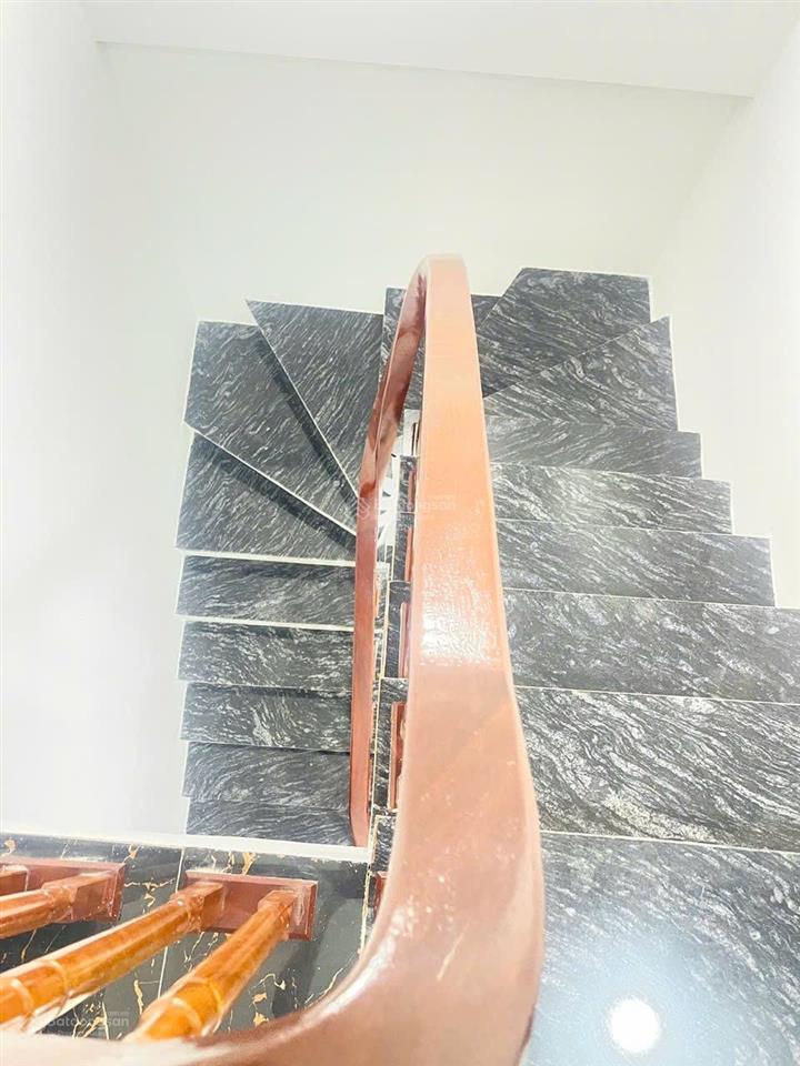 Cho thuê nhà thúy lĩnh  lĩnh nam. 60m2. 5 tầng. 6 phòng ngủ. thang máy. giá 13,5tr/th