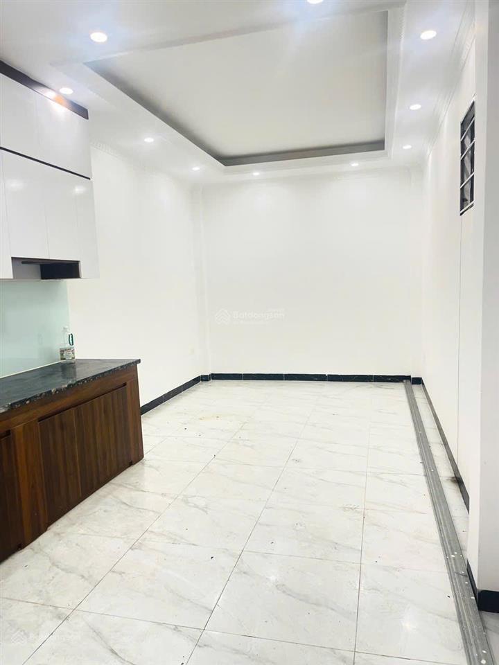 Cho thuê nhà thúy lĩnh  lĩnh nam. 60m2. 5 tầng. 6 phòng ngủ. thang máy. giá 13,5tr/th